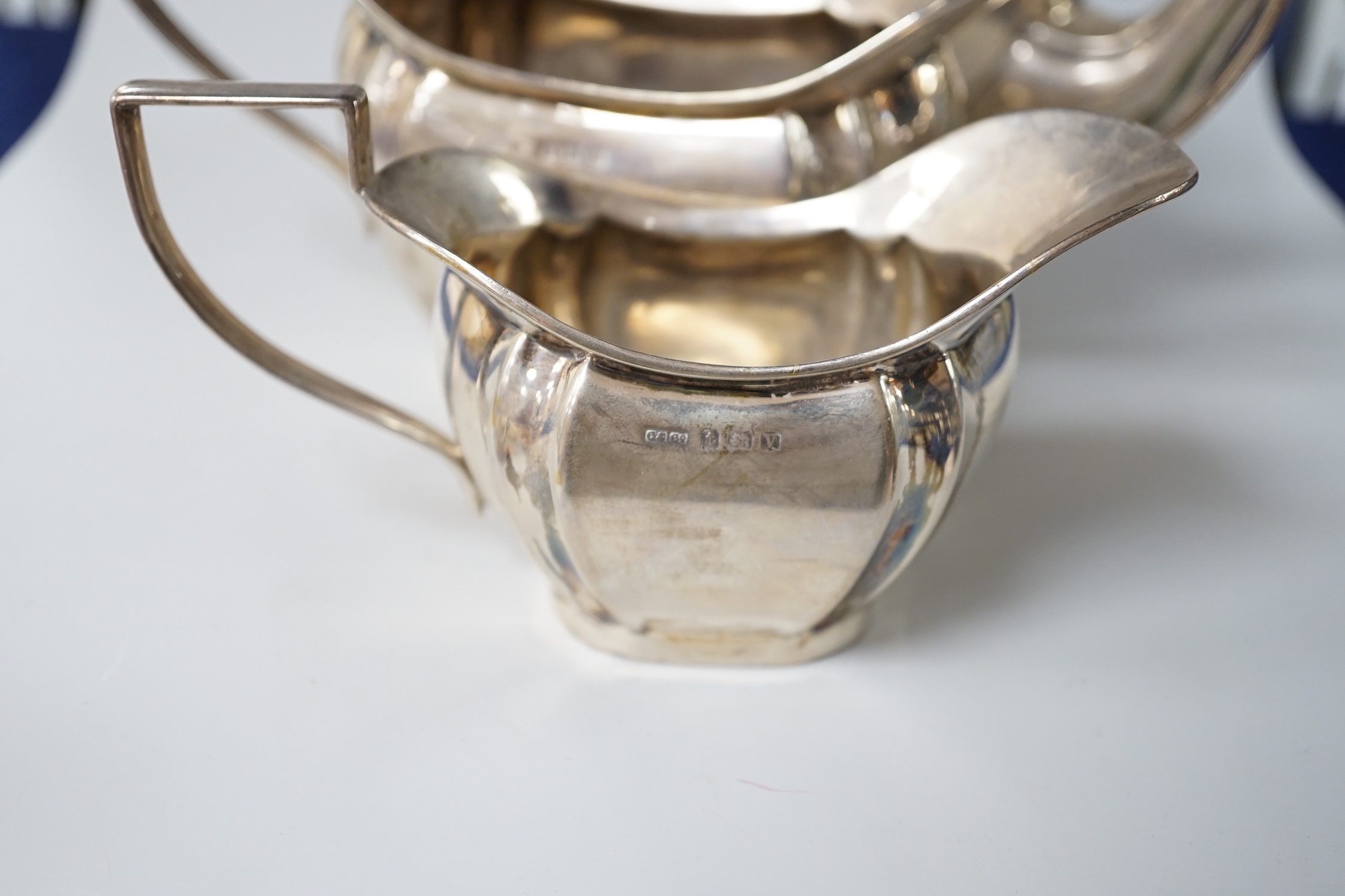 A George V three piece silver teaset, Birmingham 1920, gross 636 grams
